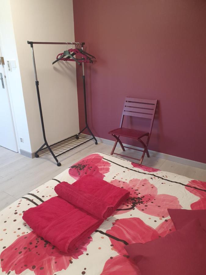 Le Curieux De Conques Bed and Breakfast Saint-Cyprien-sur-Dourdou Exteriör bild