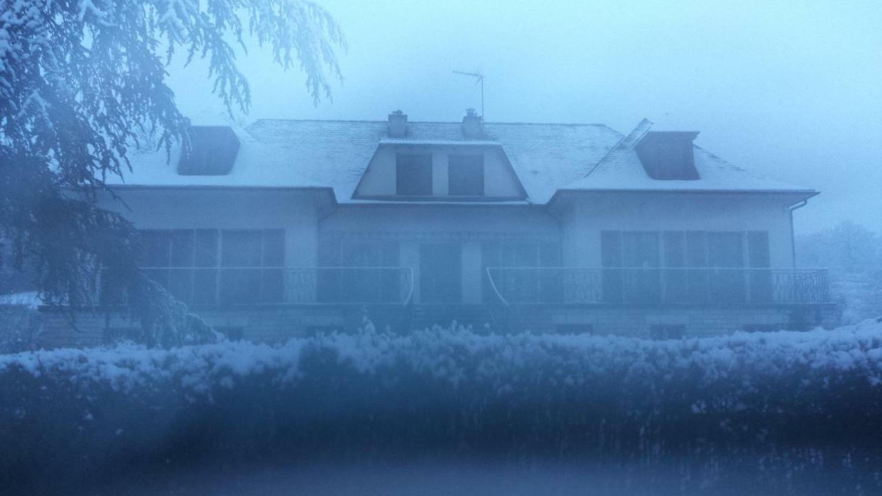 Le Curieux De Conques Bed and Breakfast Saint-Cyprien-sur-Dourdou Exteriör bild