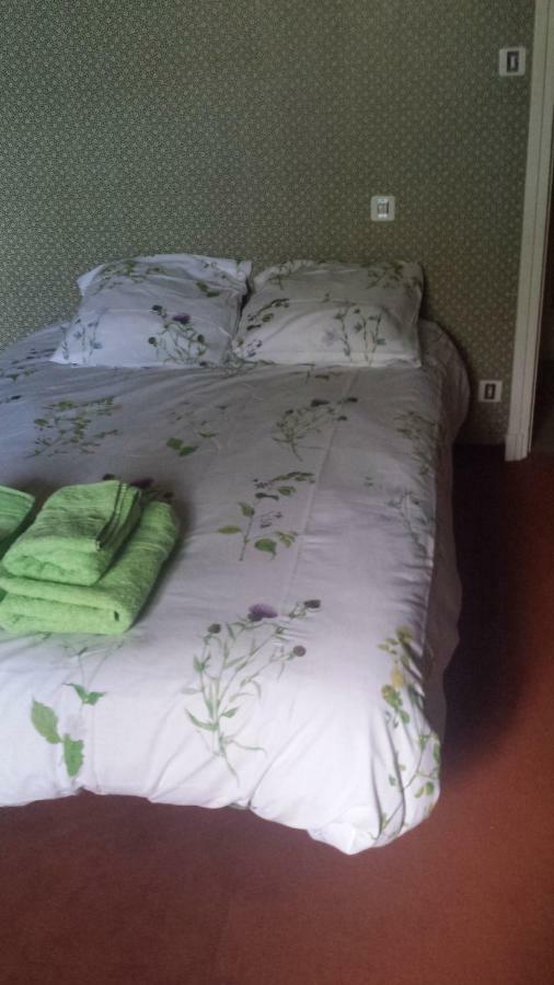 Le Curieux De Conques Bed and Breakfast Saint-Cyprien-sur-Dourdou Exteriör bild
