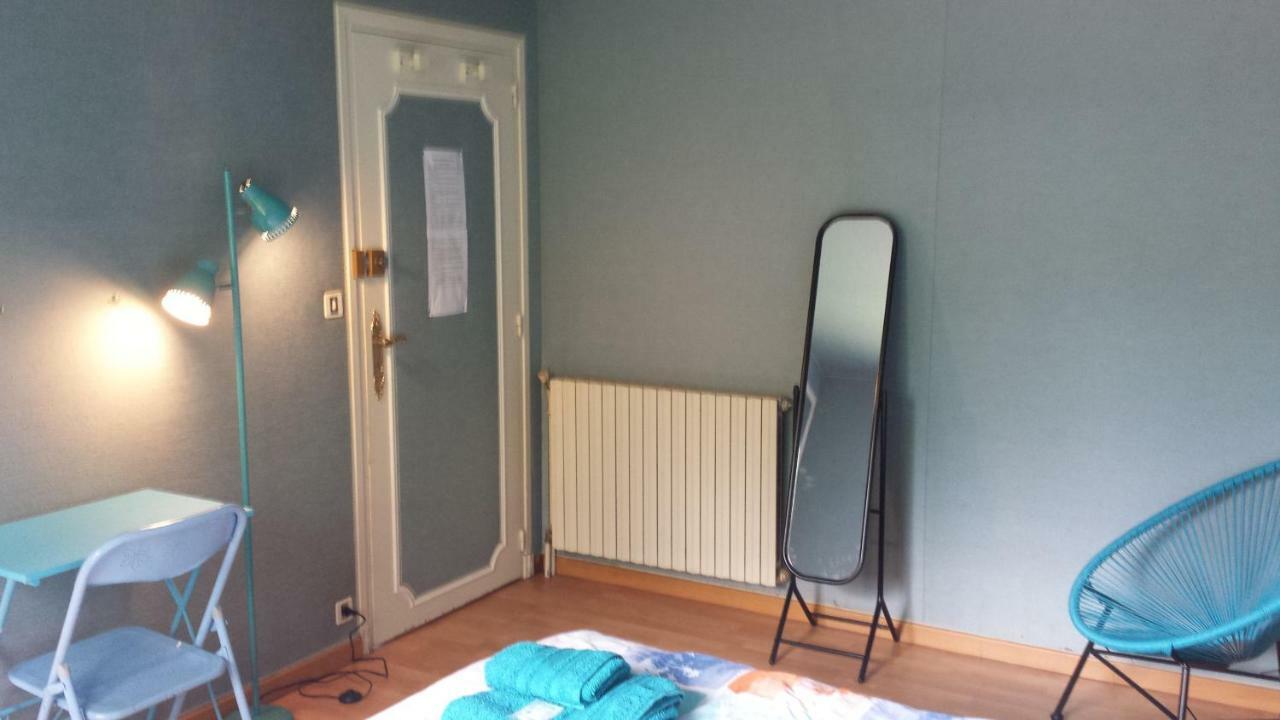 Le Curieux De Conques Bed and Breakfast Saint-Cyprien-sur-Dourdou Exteriör bild