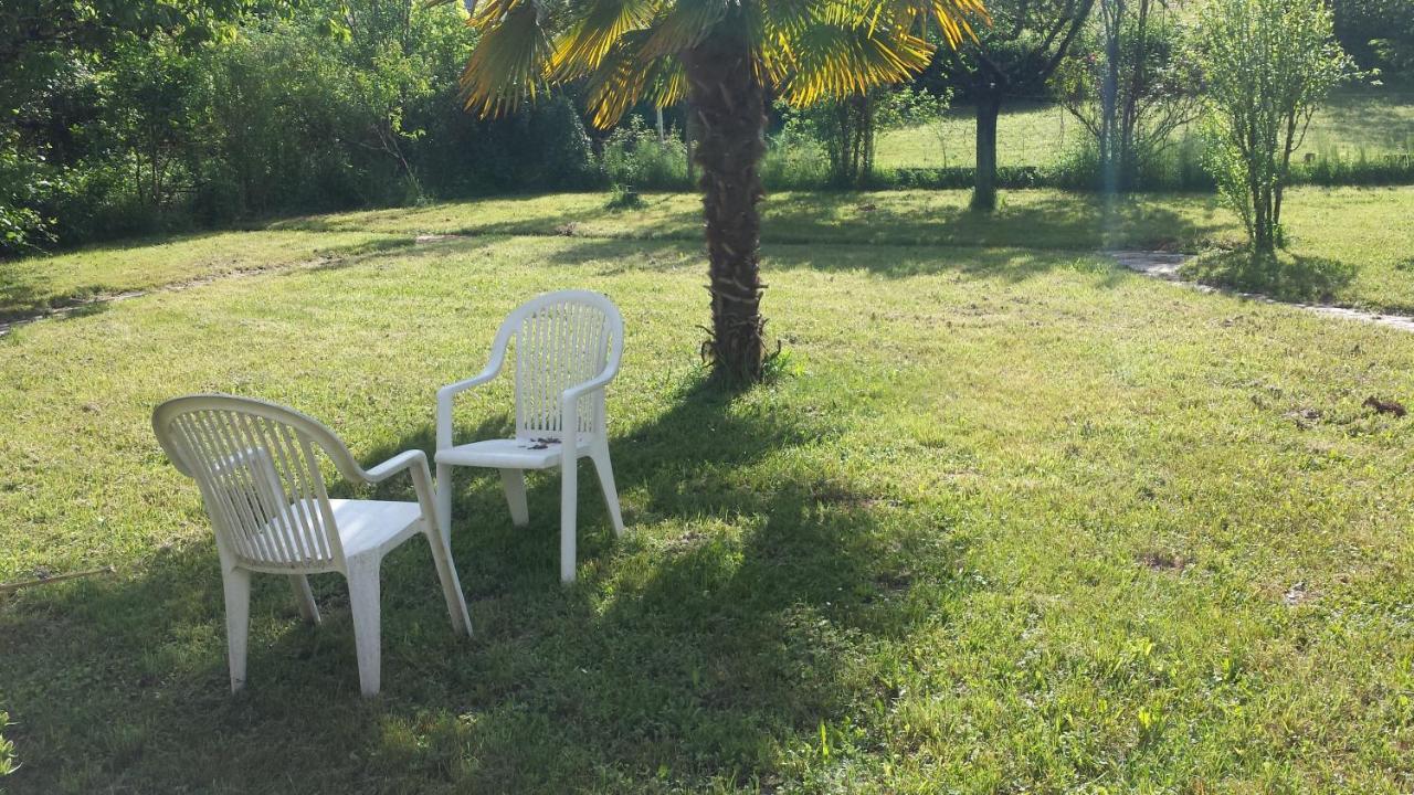 Le Curieux De Conques Bed and Breakfast Saint-Cyprien-sur-Dourdou Exteriör bild